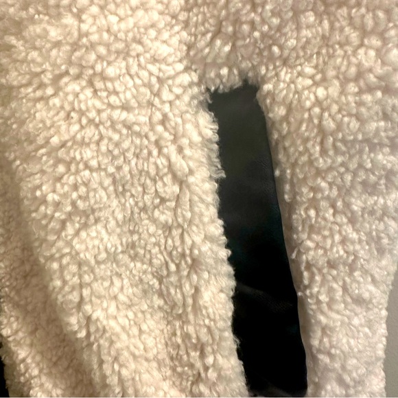 ABERCROMBIE & FITCH | Cinched Cocoon Oversized Sherpa Vest | Size S - Picture 9 of 9